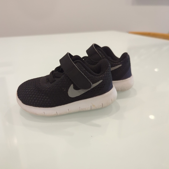 Nike sz4 free run tdv - Picture 2 of 6